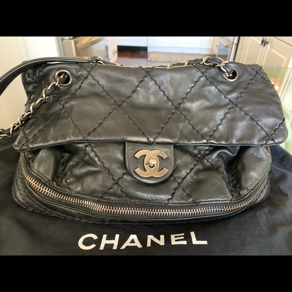 Vintage Chanel shoulder purse